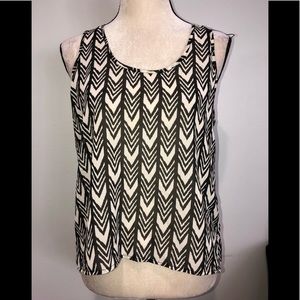 Thin sleeveless top